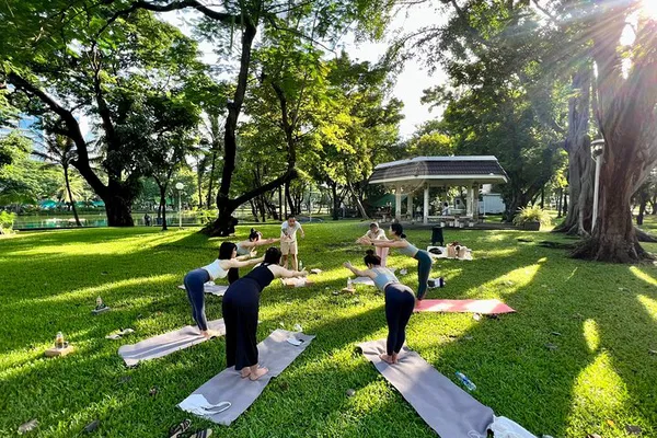 Bangkok Sunrise: Energizing Yoga in Lumphini Park