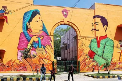 Delhi Mural Art Tour: Explore Street Art & Culture