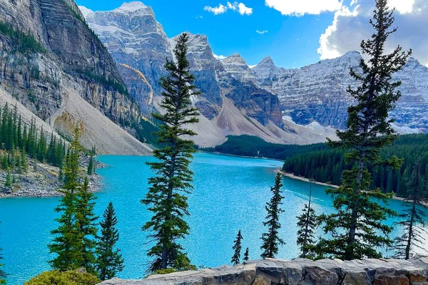 Banff to Lake Louise & Moraine Lake: 2-Way Shuttle