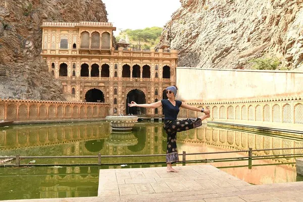 Discover Jaipur's Wonders: A Comfortable Car Tour