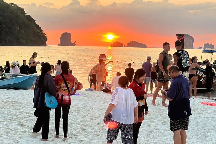Krabi's Sunset Spectacle: BBQ, Bioluminescence & 7 Islands!
