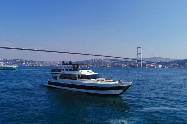 Luxury Istanbul Bosphorus Yacht Cruise: 2-Hour Private Tour