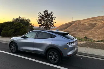 Effortless Oakland Airport Transfers: Electric Vehicle Rides Await!