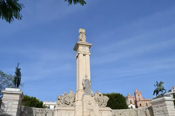 Cádiz Walking Tour: Uncover Local Stories