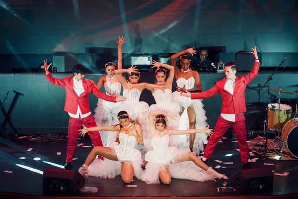 Phuket's Dazzling Dinner & Cabaret: A Night of Culinary and Theatrical Magic!