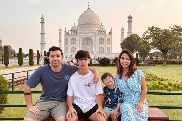 Taj Mahal Tour from Delhi: Private Car & 5-Star Lunch