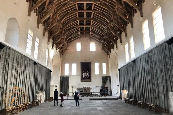 Stirling Castle, Loch Lomond: Private Tour in Luxury Minivan