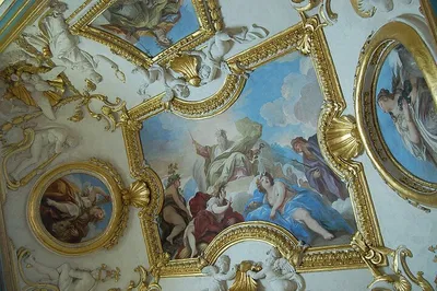 Uncover Royal Secrets: Guided Palace Tour of Aranjuez