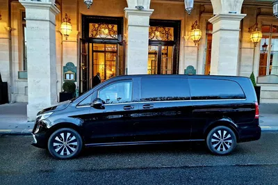 Effortless Paris Arrival: CDG to City Private Luxury Transfer