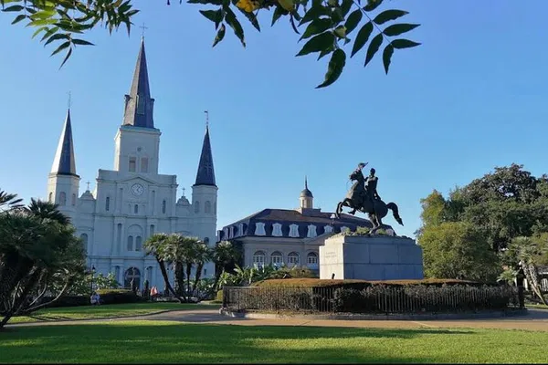 NOLA City Tour: Cemetery, French Quarter & Garden District