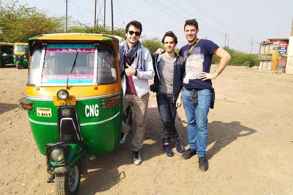 Explore Agra's Wonders: A Personalized Tuk-Tuk Adventure to the Taj Mahal