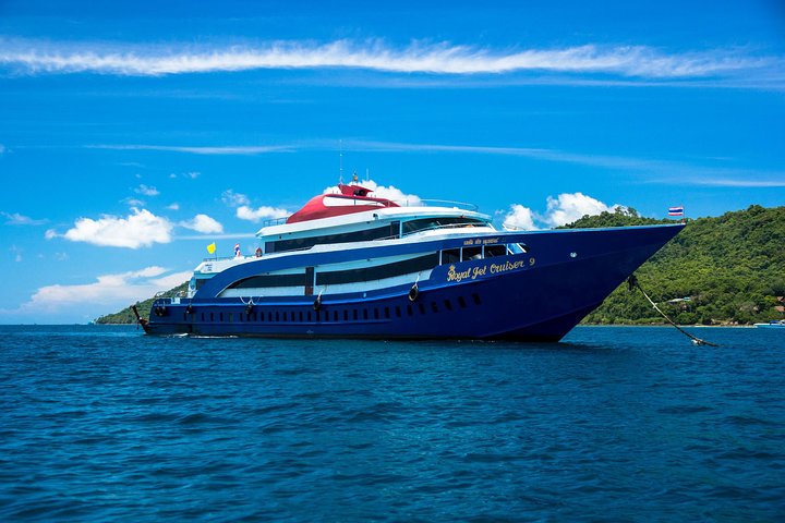 Royal Jet Cruiser: Phi Phi Island Escape with Thai Feast