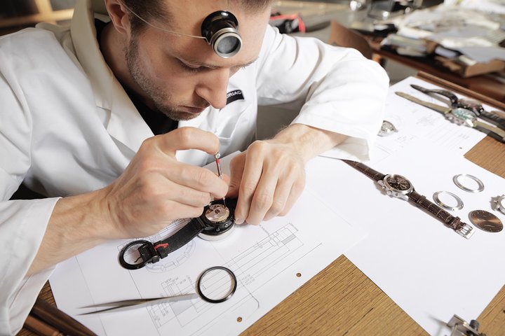 Unleash Your Inner Watchmaker: À Maurice Workshop in Zurich