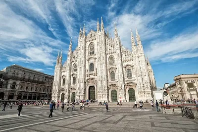 Milan Duomo: Unveiling Rooftop Wonders & Cathedral Secrets!