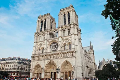 Notre-Dame Cathedral: Small Group Tour & Free Time