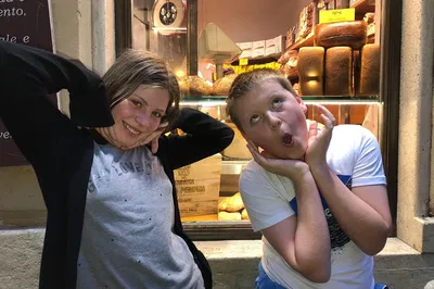 Rome Night Tour: Family Fun with Pizza, Gelato & Illuminated Wonders!