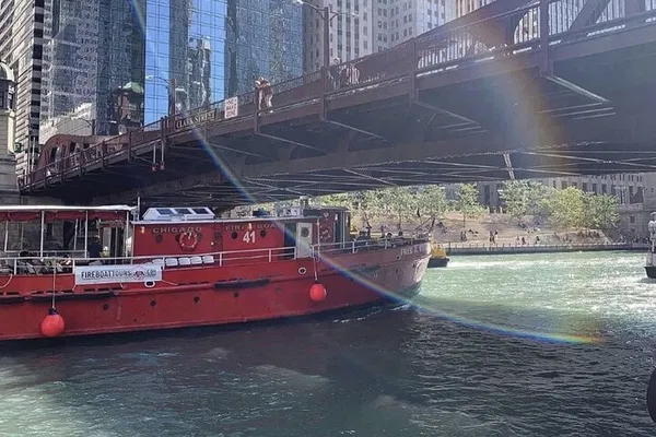 Chicago Fireboat Tour: River History!