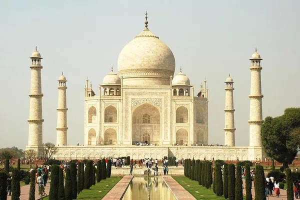 Unveiling Agra: A Day Trip to the Taj Mahal by Private Car