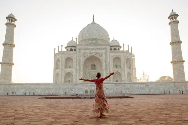 Taj Mahal: Unveiling Mughal Splendor with Skip-the-Line Access