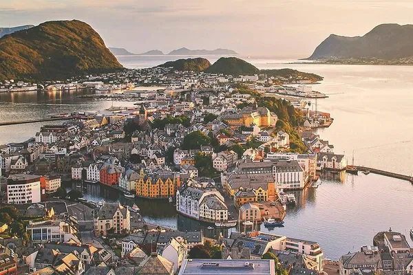 Unveiling Ålesund: Art Nouveau City Guided Walking Tour