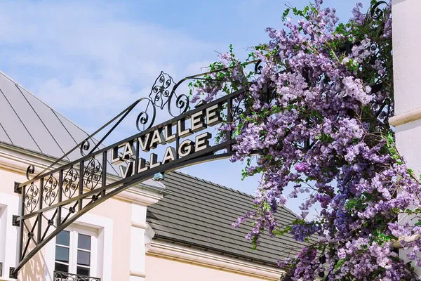 Paris: Private Outlet Shopping Tour at La Vallée Village