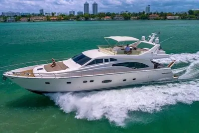 Miami Yacht Rental: Cruise in Style!