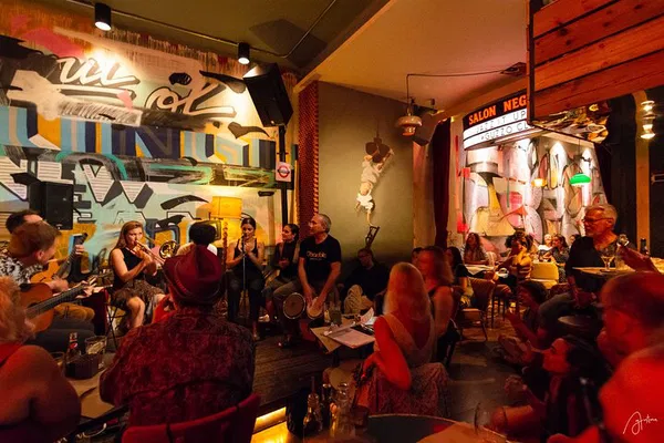 Barcelona: Live Music & Gourmet Food in Ciutat Vella