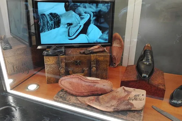 Rome's Exclusive Tailoring: A Bespoke Style Journey for Men