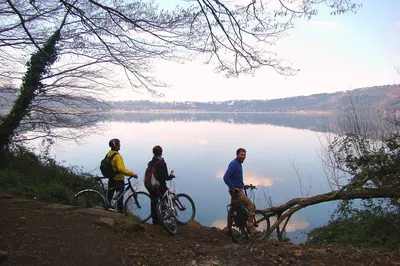 E-Bike Adventure: Appian Way, Lake Albano & Italian Lunch