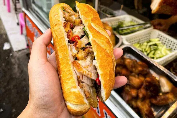 Ho Chi Minh: Food, Coffee & History Hidden Gems Tour