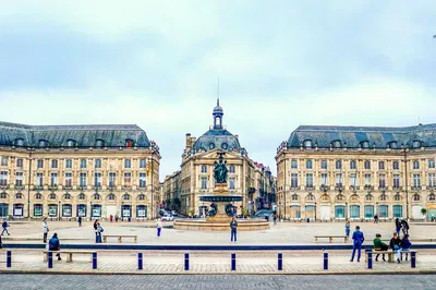 Bordeaux Unveiled: A Local Expert's Private Historic Tour