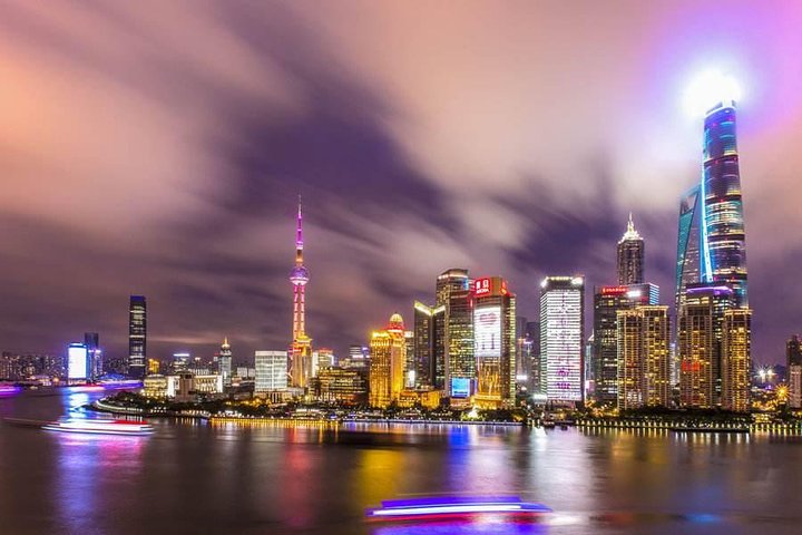 Shanghai Bund in a Flash: 3-Hour Private Tour with River Cruise or Skyscraper View