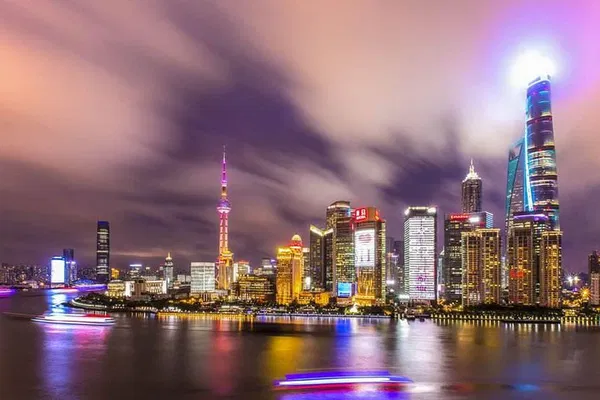 Shanghai Bund in a Flash: 3-Hour Private Tour with River Cruise or Skyscraper View