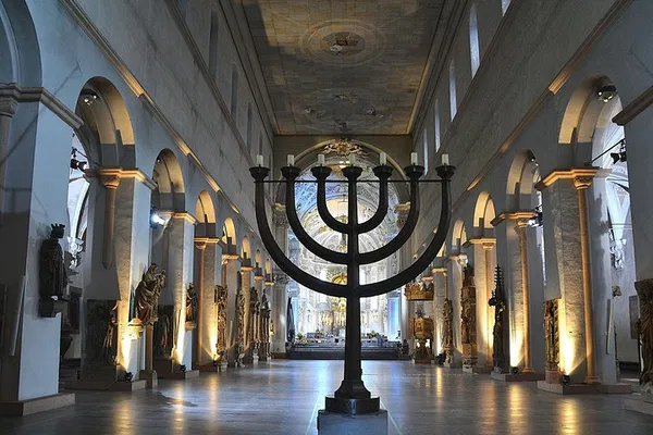 Discover Würzburg's Wonders: A Personalized Walking Tour with Residence Visit