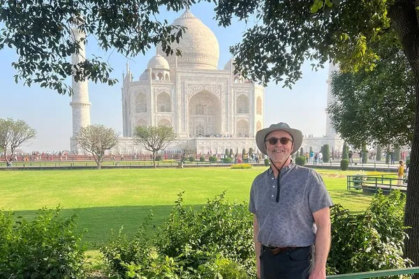 Discover Taj Mahal: A Luxurious Private Guided Tour from Delhi