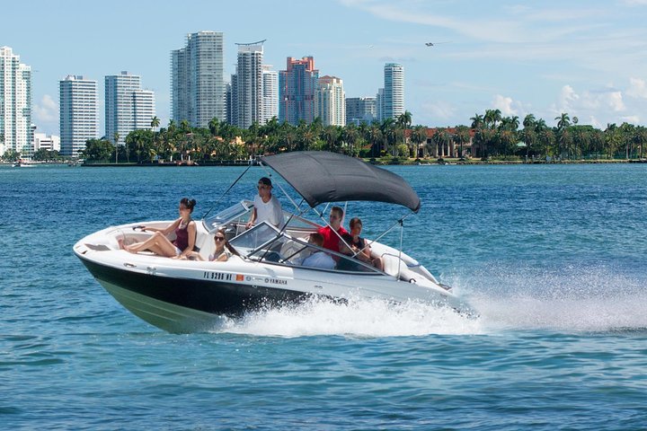 Miami VIP Speedboat Tour: See Star Island & Millionaire's Row!
