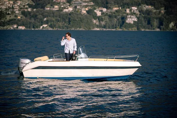 Glide on Lake Como: Captain Your Own Boat!