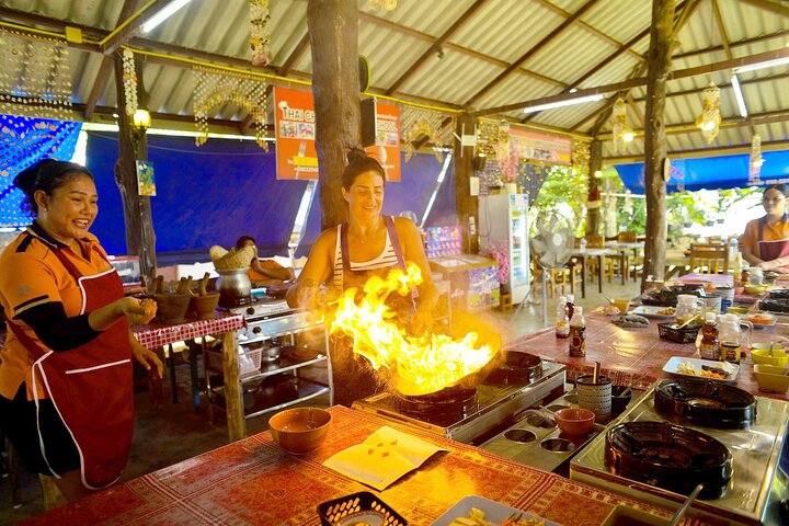 Authentic Thai Flavors: Master the Art of Cooking in Krabi