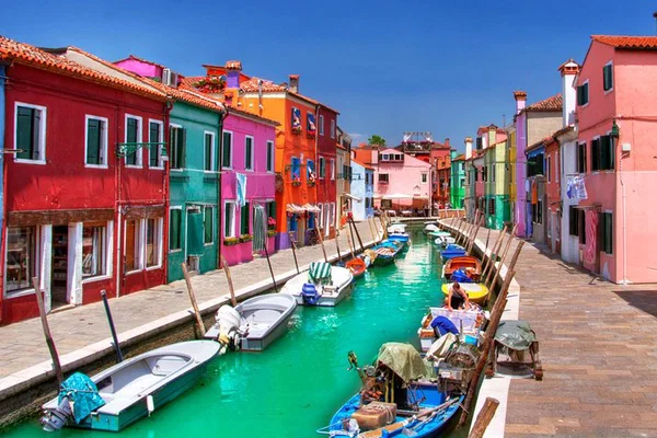 Venetian Lagoon Escape: Murano & Burano Morning Cruise