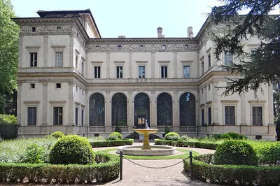 Villa Farnesina & Trastevere Tour: Art, History & Charm