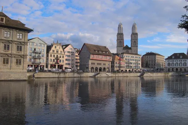 Discover Zurich: Your Personalized Walking Adventure