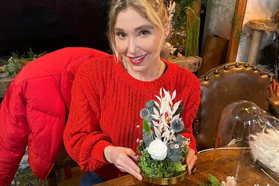 Paris Floral Artistry: Craft Your Own Preserved Flower Bell Jar
