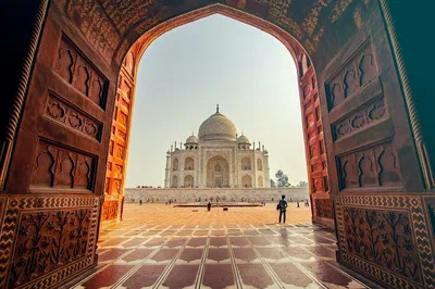 Sunrise Spectacle: Private Taj Mahal Tour from Delhi by Car