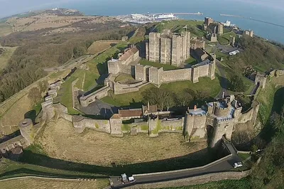 Uncover England's Treasures: Private Day Trip to Dover, Canterbury & Leeds Castle
