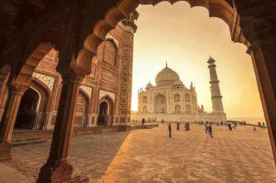 Sunrise Spectacle: Private Taj Mahal & Agra Fort Tour from Delhi