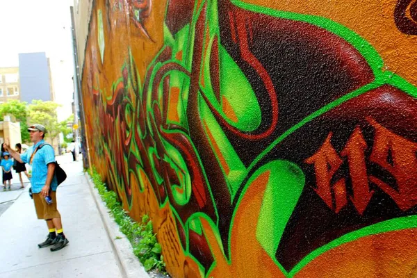 Toronto Graffiti Alley Walking Tour: Art & Culture!