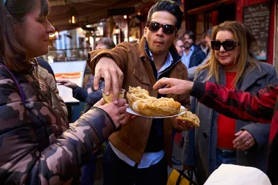 Madrid's Best Tapas & Wine Tour: Eat Like a Local!
