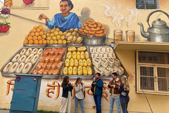 Uncover Delhi's Artistic Soul: Street Art, Gardens & Local Flavors