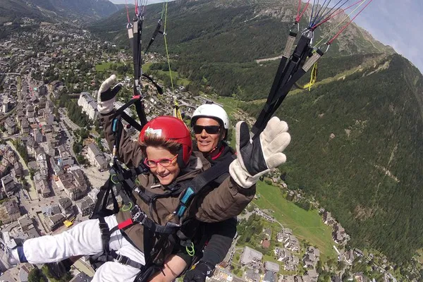Chamonix Thrill Ride: Acrobatic Paragliding Tandem Adventure!