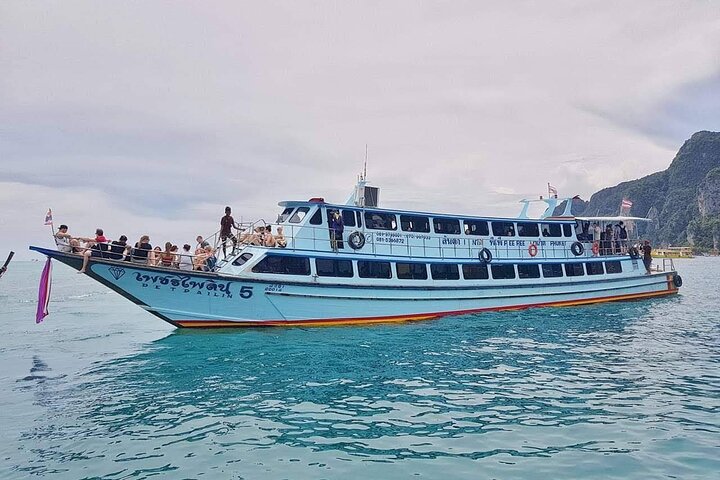Seamless Andaman Sea Crossing: Koh Phi Phi to Koh Lanta Ferry